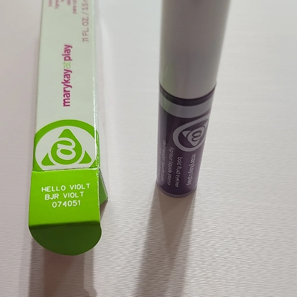 Mary Kay Bold Fluid Eyeliner - Hello Violet - make up - Purple - makeup